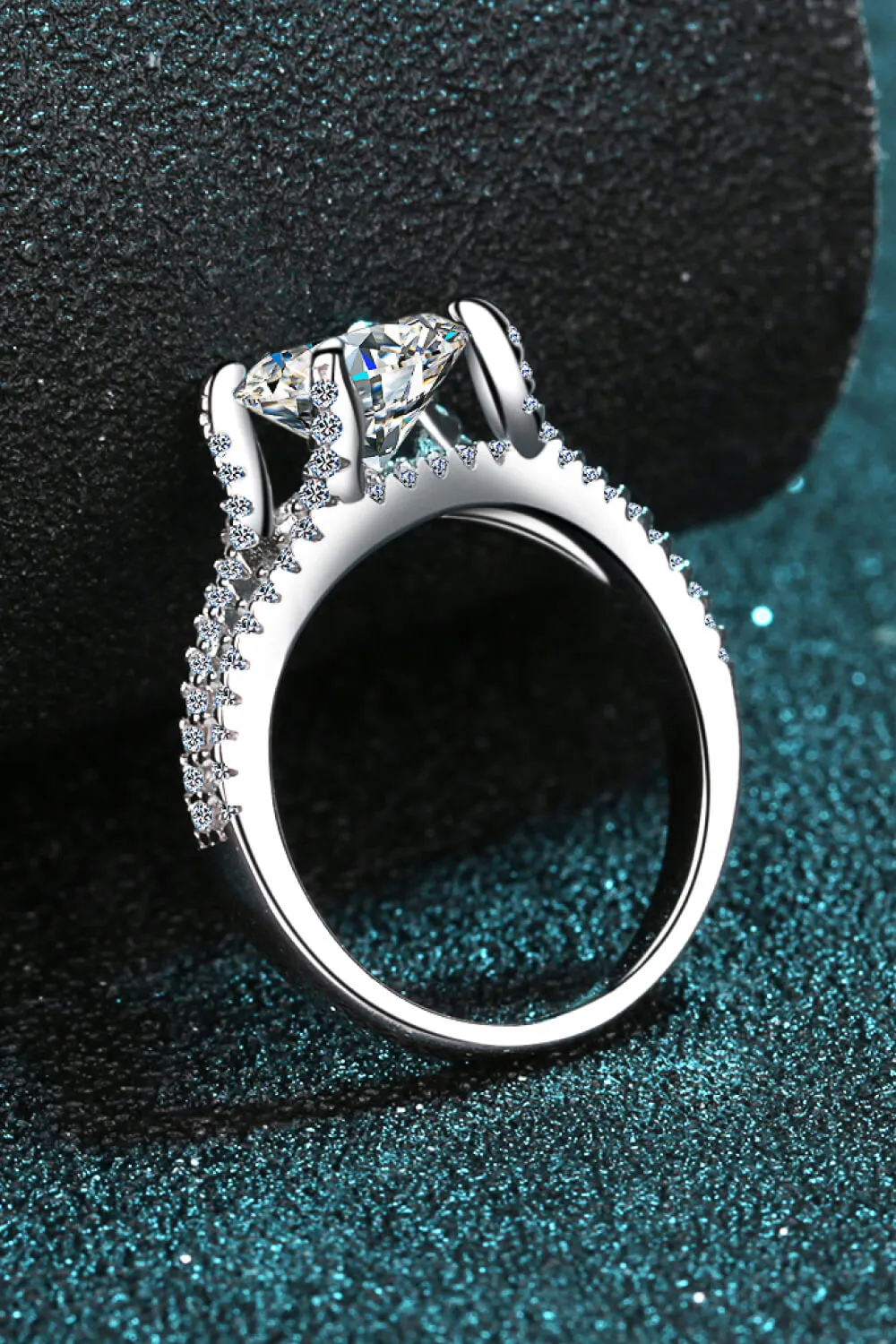 2 Carat Stylish Moissanite Ring