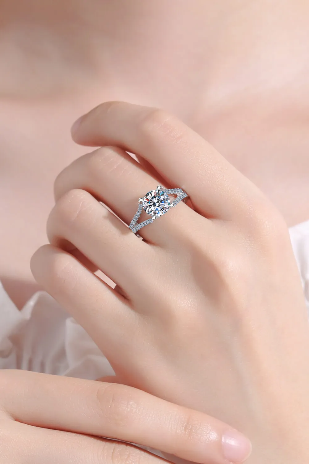 2 Carat Stylish Moissanite Ring