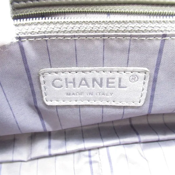 Chanel CC Studded Eat West Full Flap Bag Leather Crossbody Bag in Excellent condition