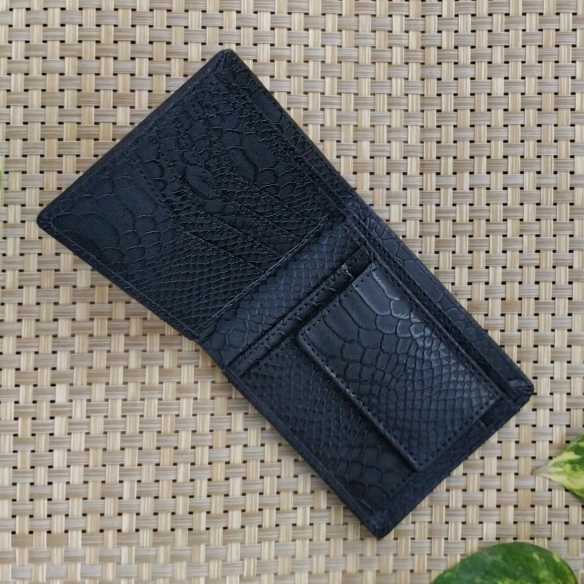 Classic RFID Vegan Wallet for Men with Coin Pocket (Black Croc)
