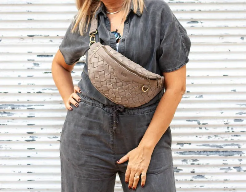 Haris fanny pack - Stone grey handwoven leather