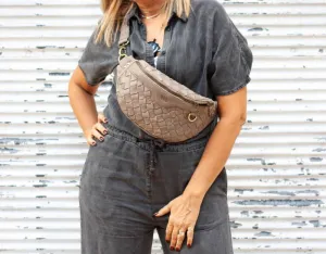 Haris fanny pack - Stone grey handwoven leather