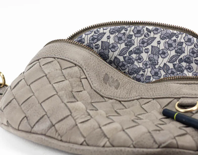Haris fanny pack - Stone grey handwoven leather