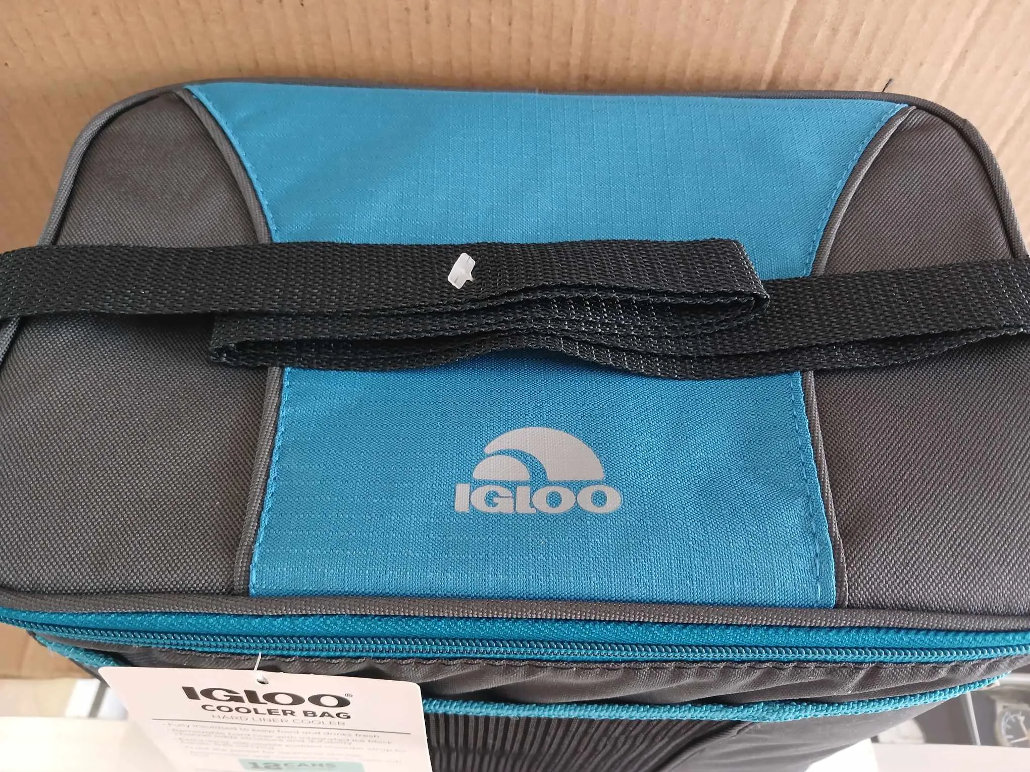 Igloo Cooler Bag (12 Cans Max) Hard Liner Cooler (Available color Red/black)
