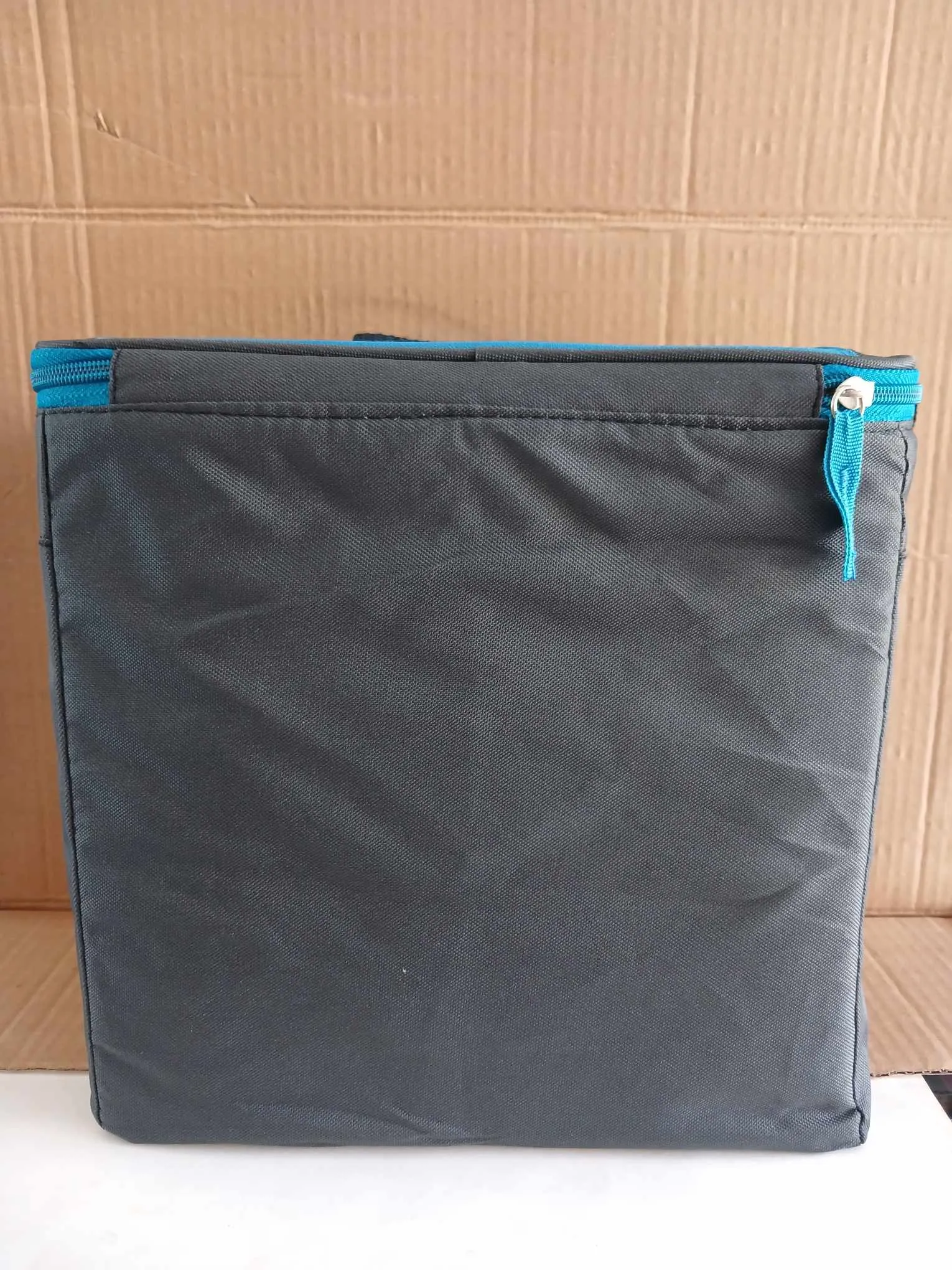 Igloo Cooler Bag (12 Cans Max) Hard Liner Cooler (Available color Red/black)