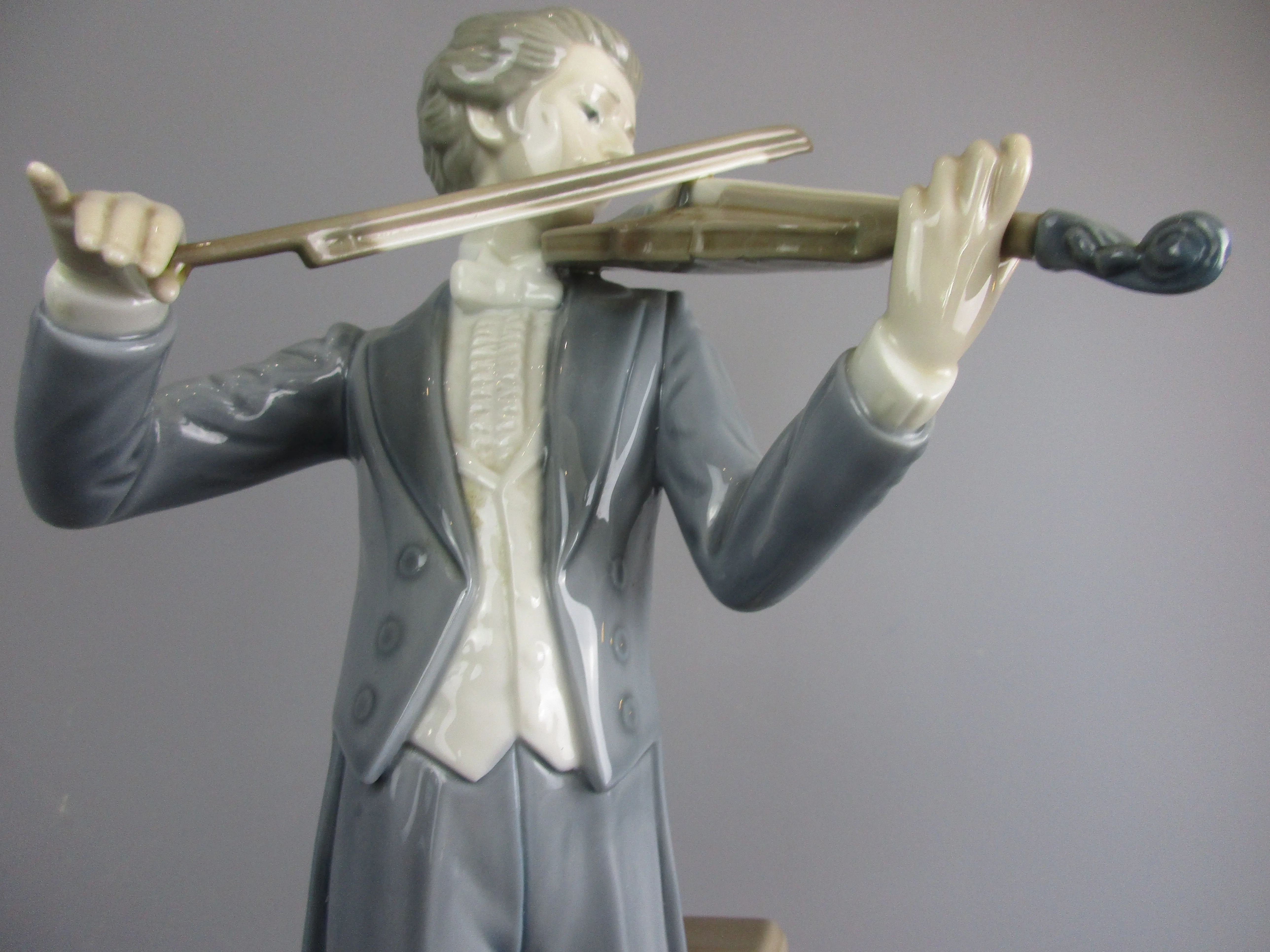 Llandro Violinist Statue Sculpture Figurine Vintage