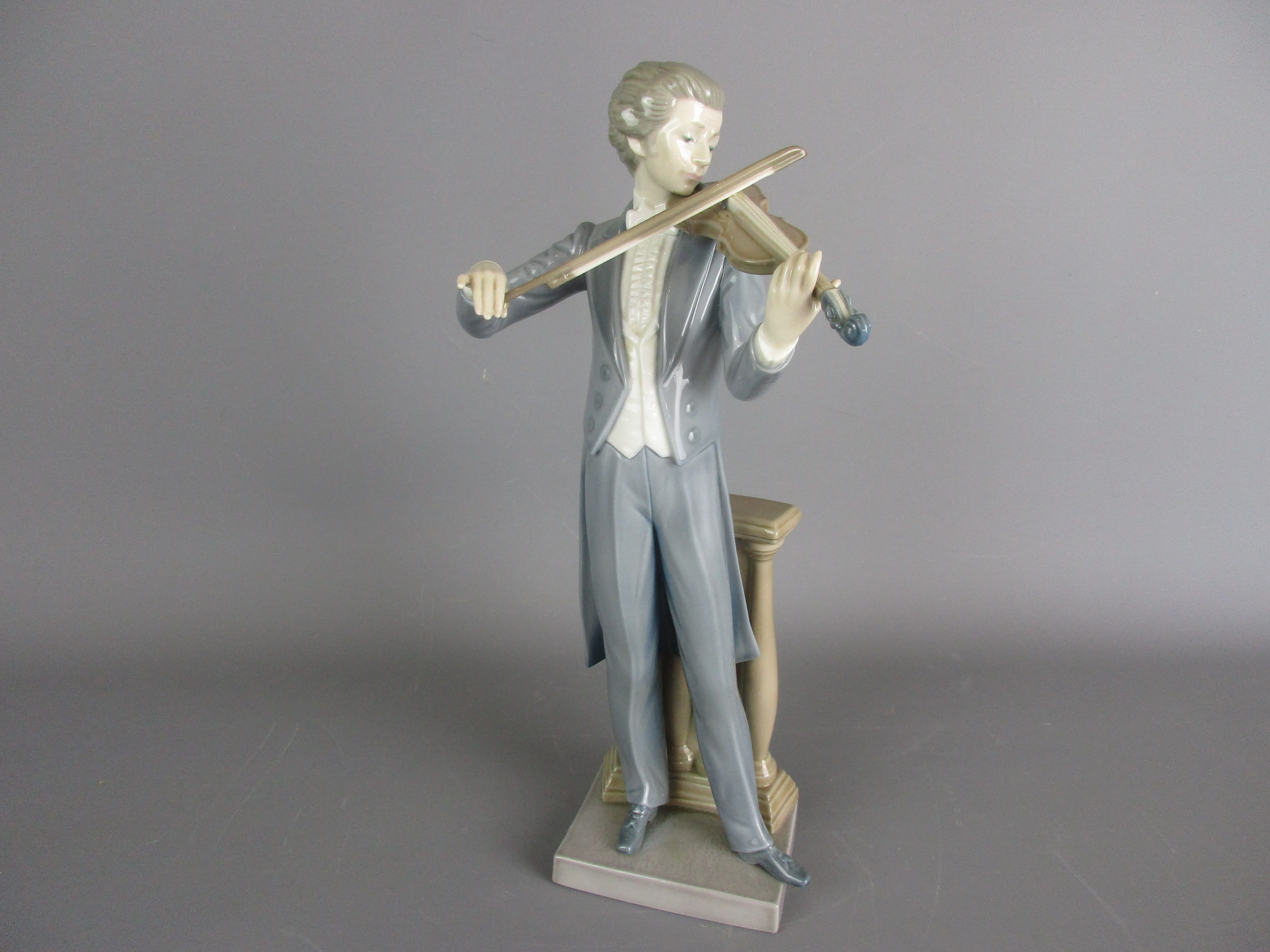 Llandro Violinist Statue Sculpture Figurine Vintage