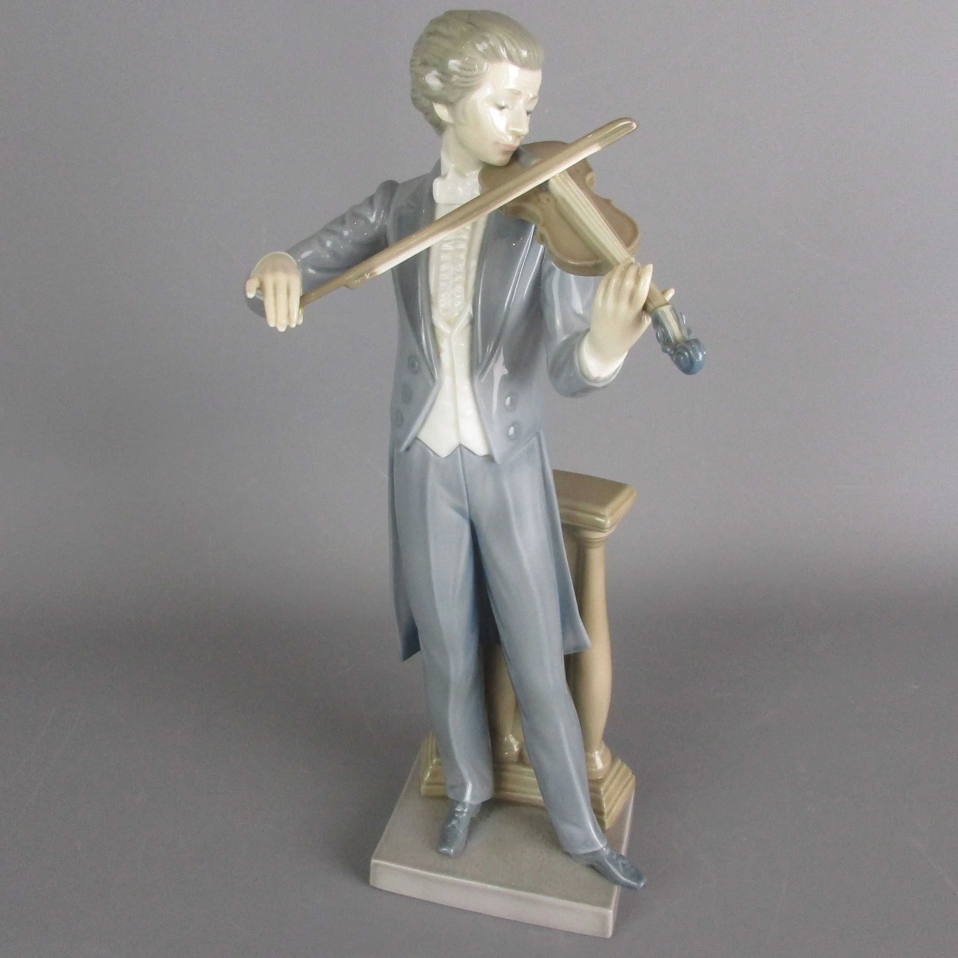Llandro Violinist Statue Sculpture Figurine Vintage