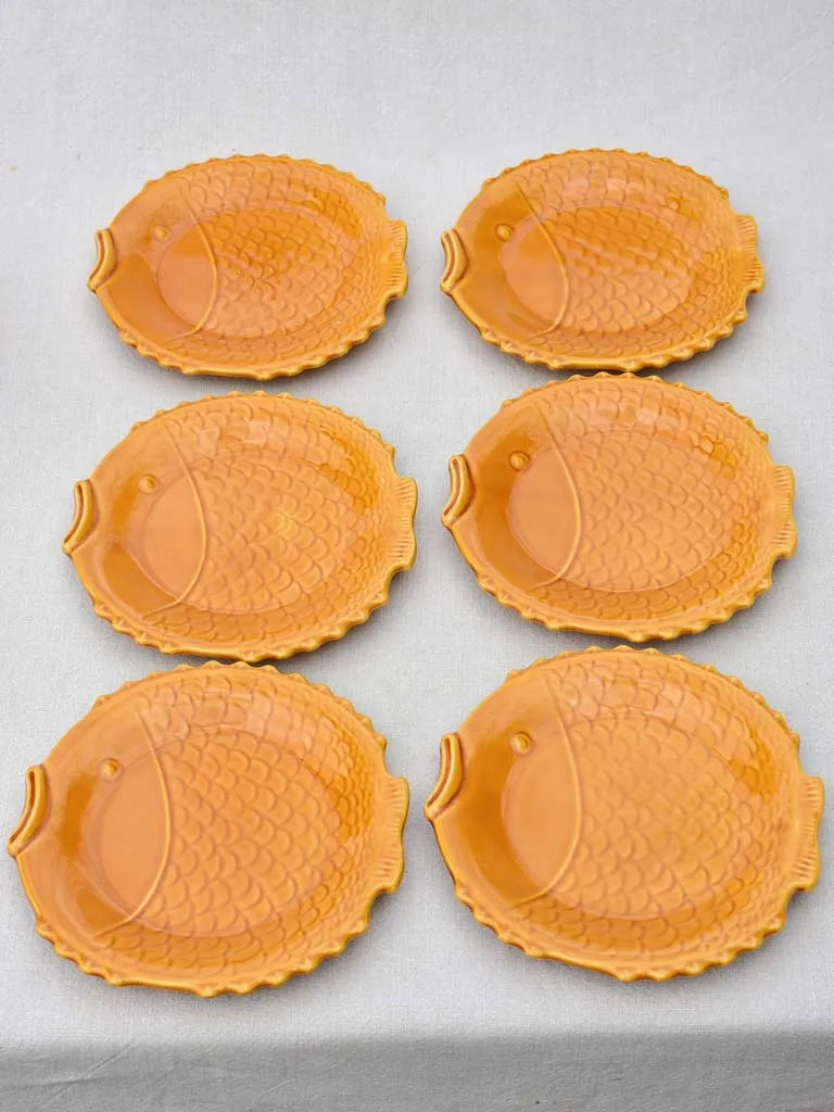 Mid-century French seafood service with orange glaze - 12 plates 1 platter