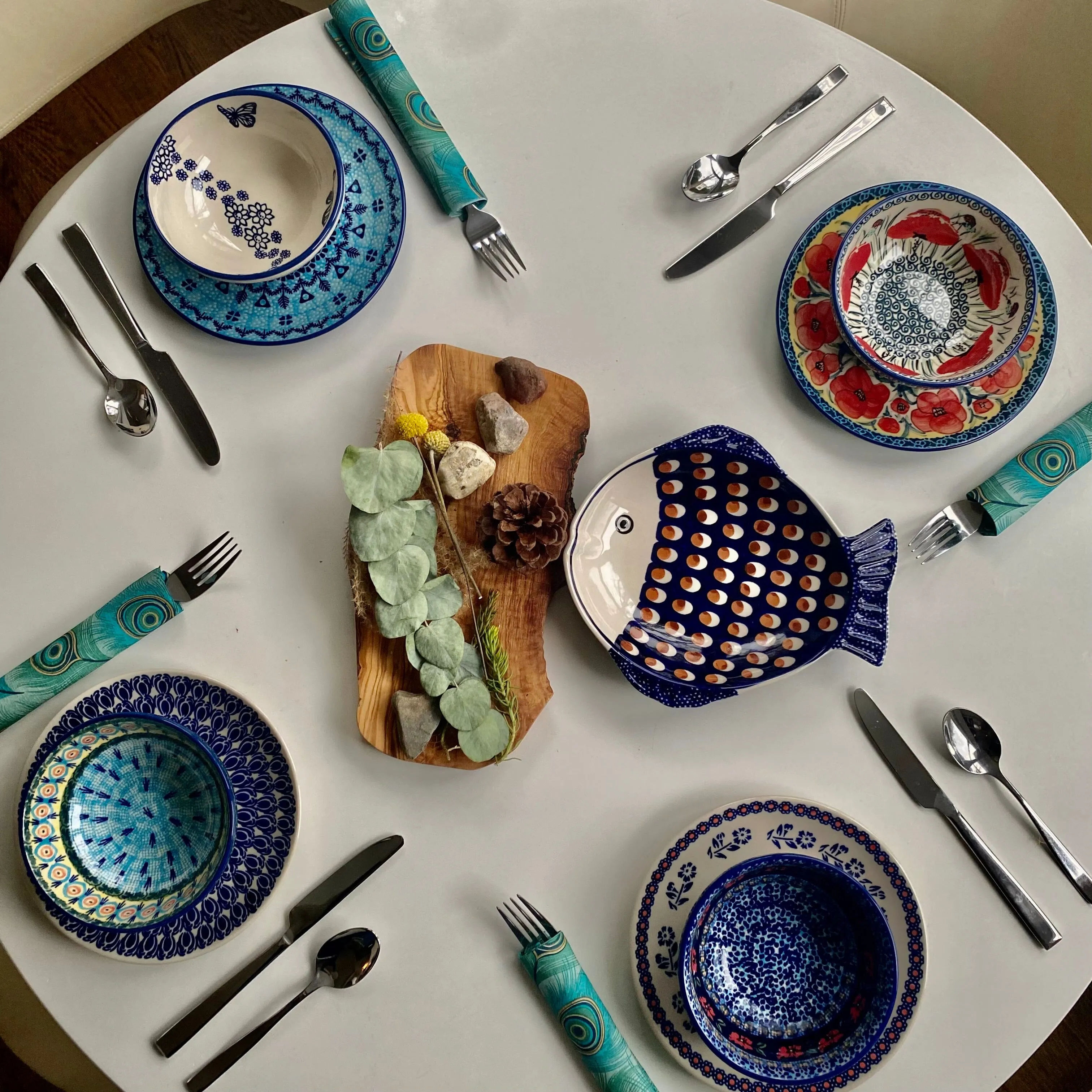Platter, Fish-Shaped, Small in "Poppy Garden" by Manufaktura | S014T-EJ01