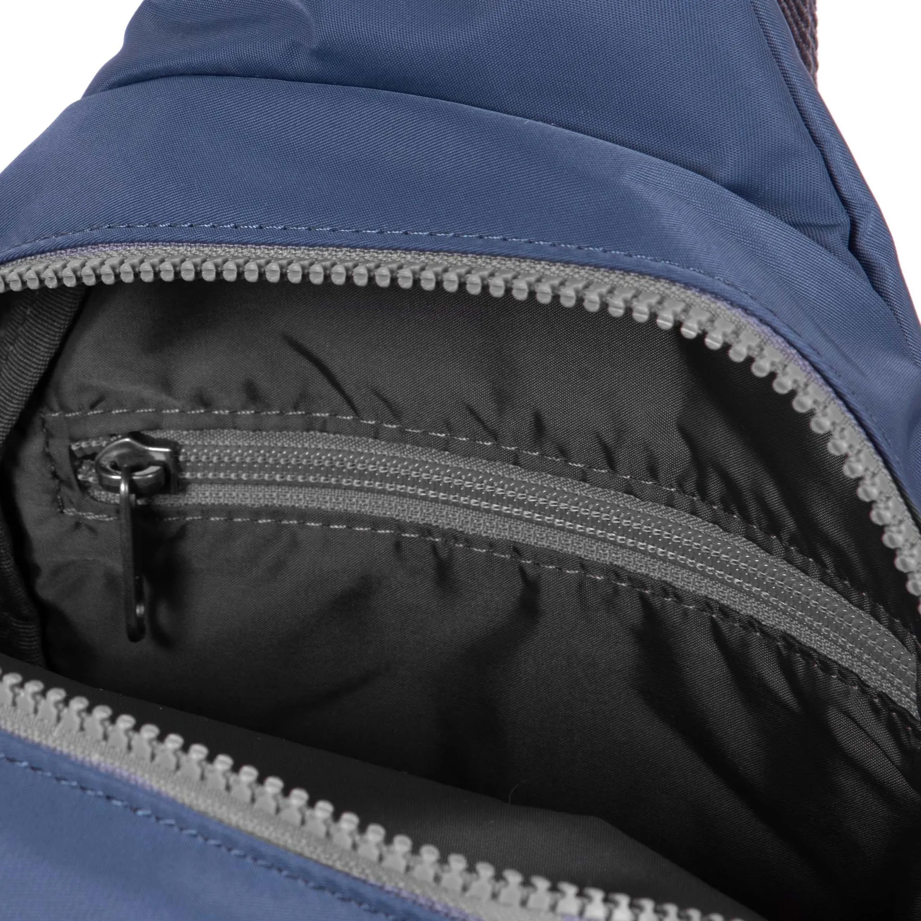 ROKA Willesden B Large Recycled Nylon Bag - Airforce
