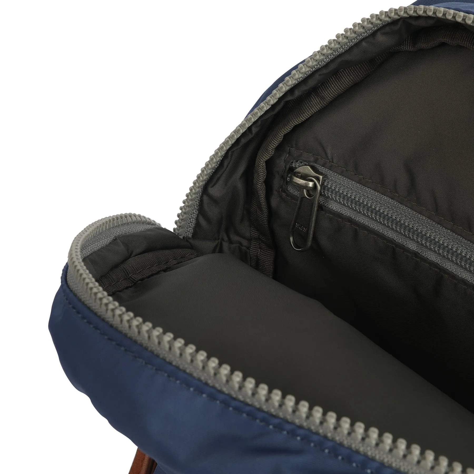 ROKA Willesden B Large Recycled Nylon Bag - Burnt Blue