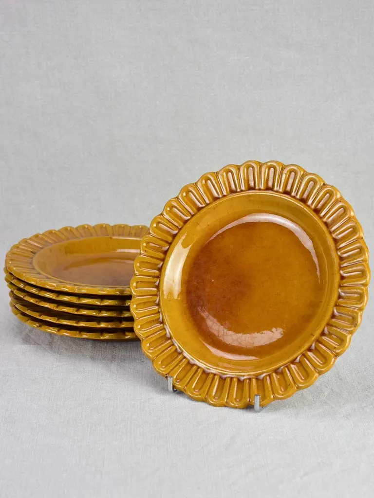 Six pretty plates with ocher glaze - Ravel de croix Aubagne 1960 9½"