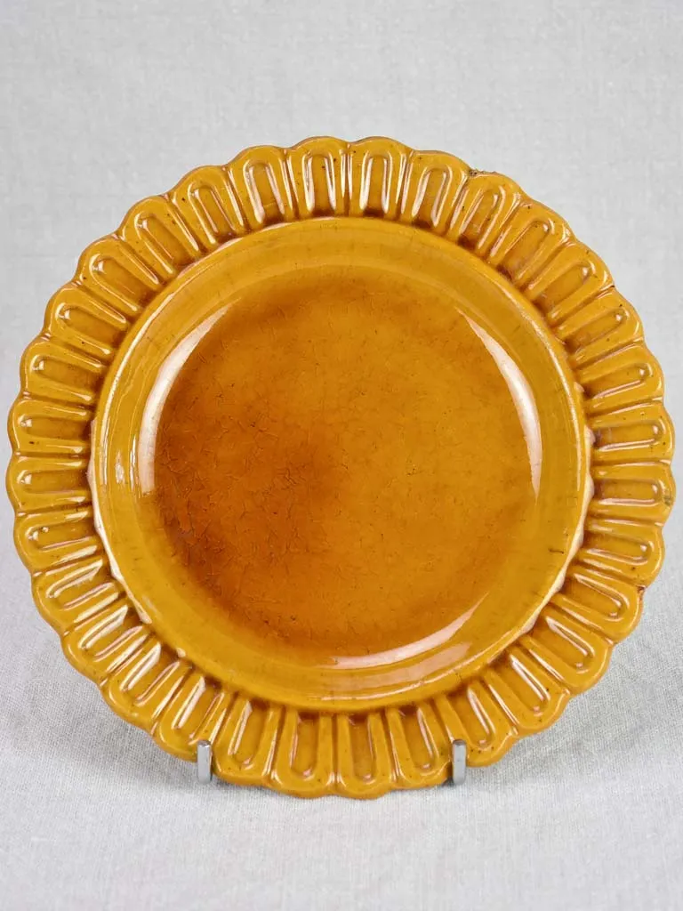 Six pretty plates with ocher glaze - Ravel de croix Aubagne 1960 9½"