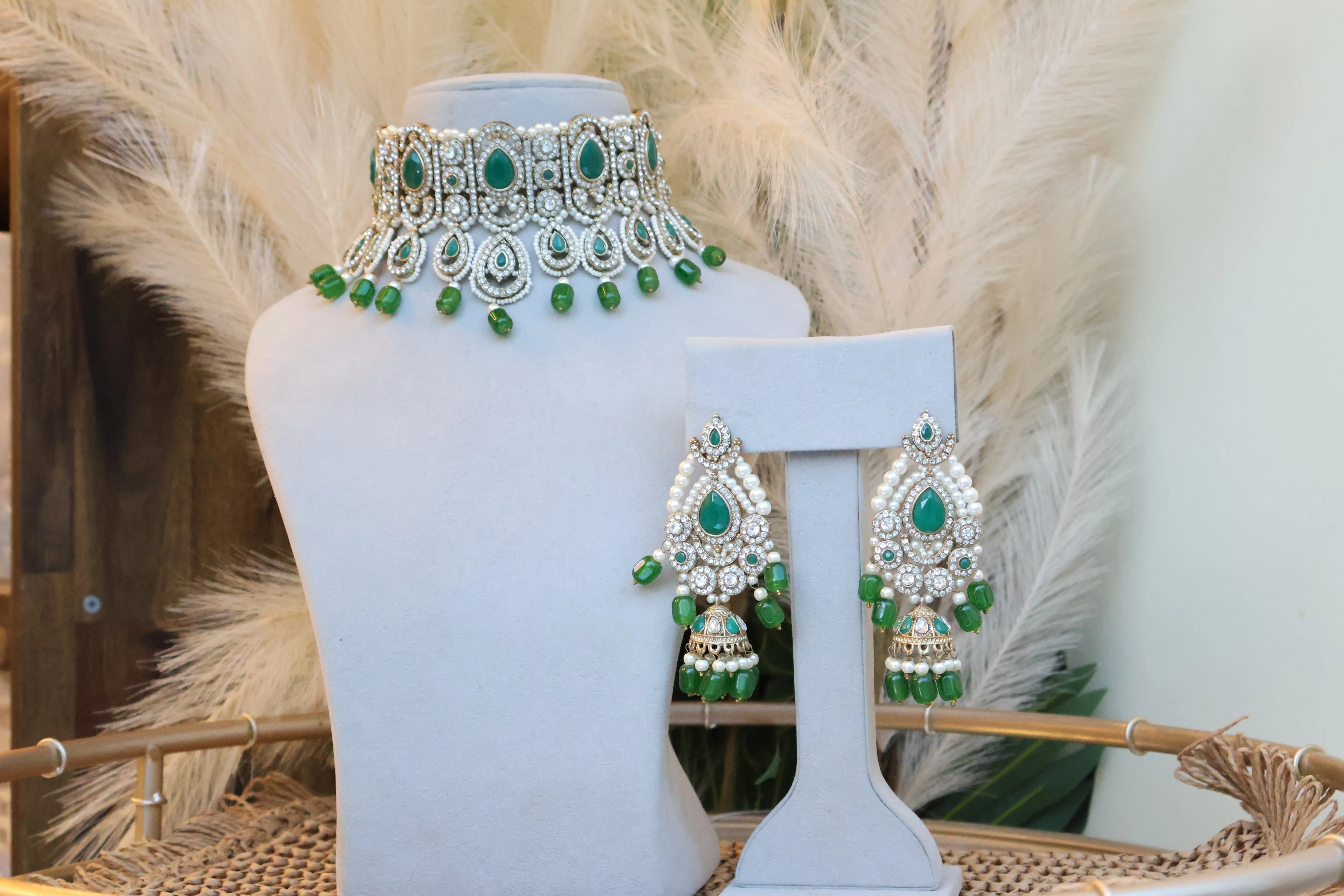 Stylish Emerald Choker