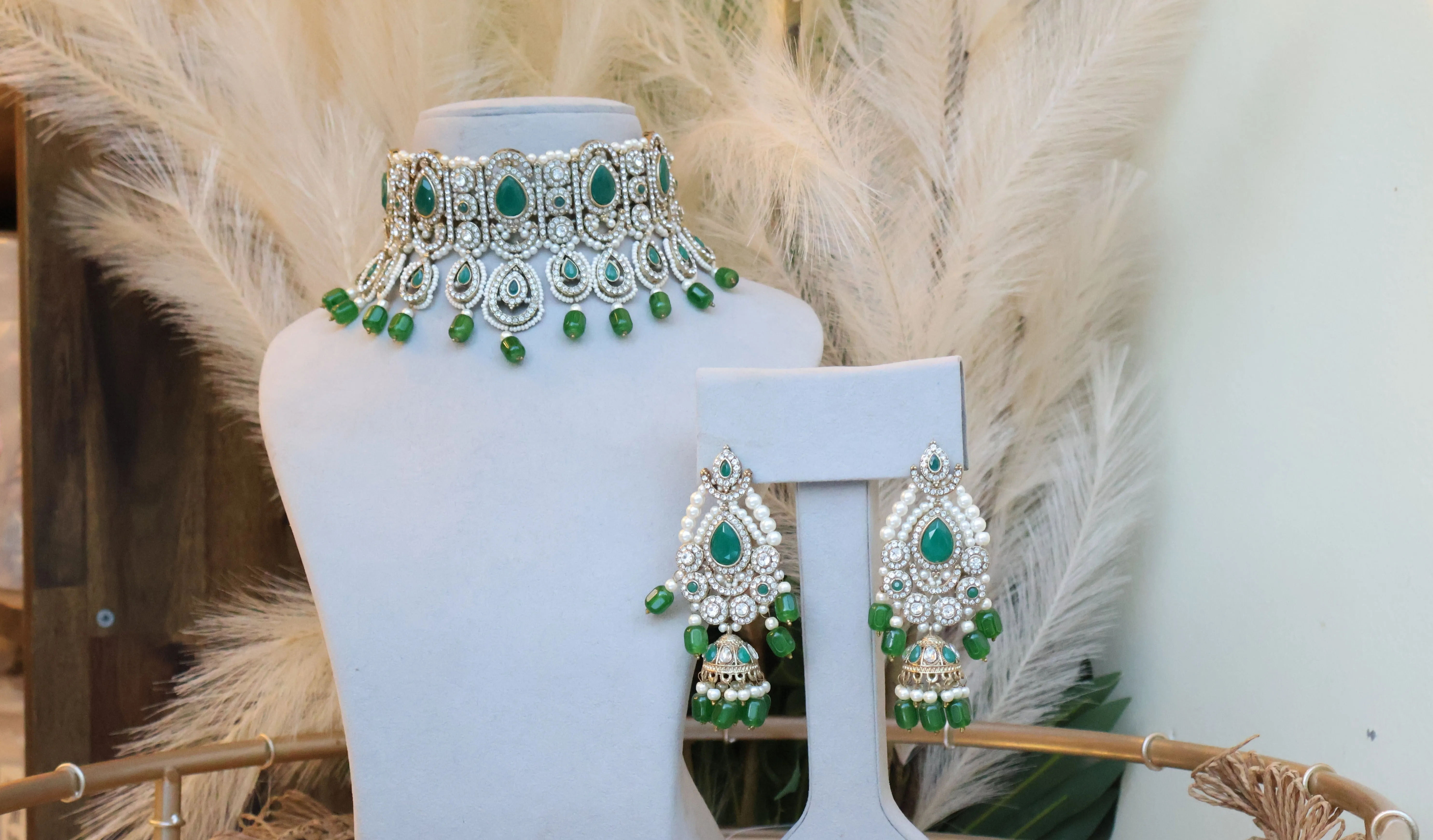 Stylish Emerald Choker
