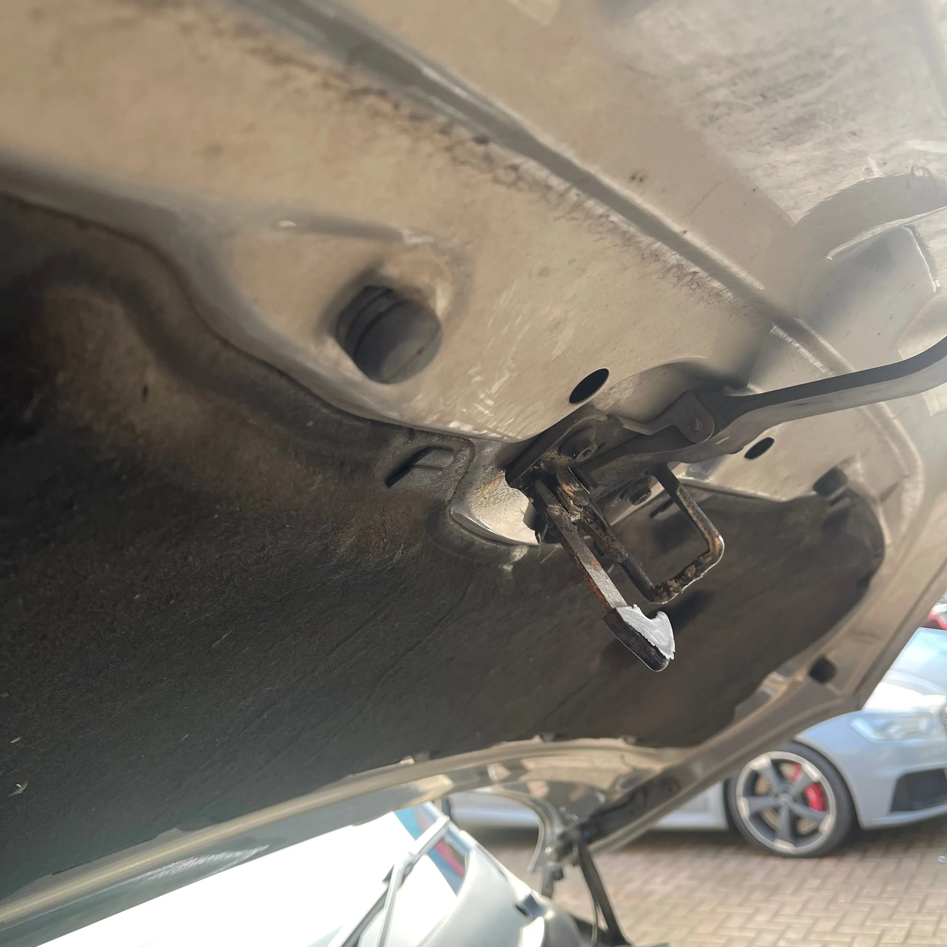 T6 T6.1 inner bonnet stops pair